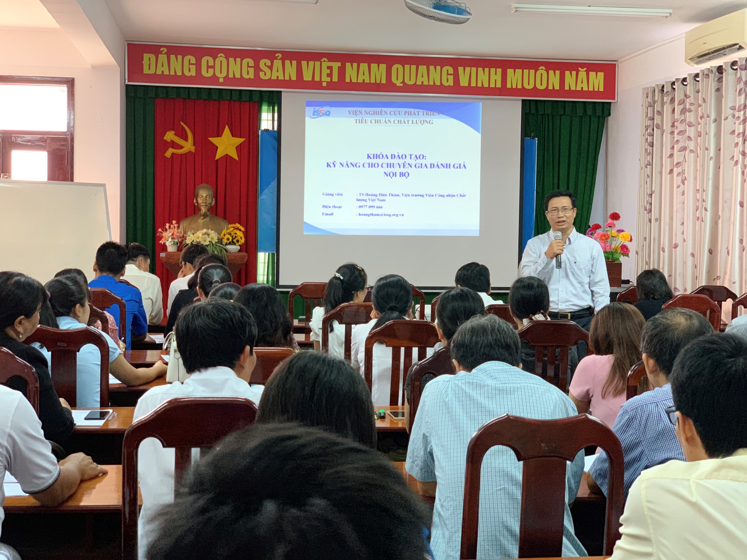 The training course took place from August 19-20, 2019 by lecturer Dr. Hoang Huu Tham, Director of Vietnam Quality Accreditation Institute.